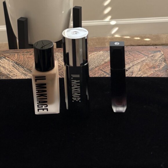 IL Makiage The Flawless Essentials Package, with A Free Tote - Picture 7 of 10